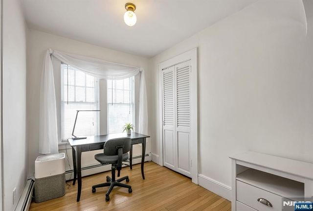 33 Homewood Avenue, Allendale, NJ 07401