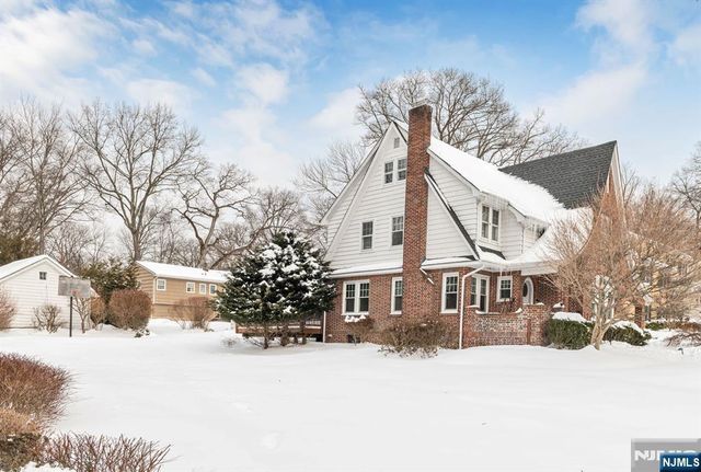 33 Homewood Avenue, Allendale, NJ 07401