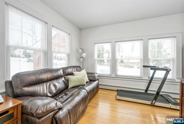 33 Homewood Avenue, Allendale, NJ 07401