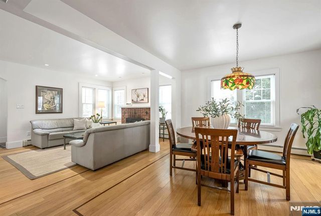 33 Homewood Avenue, Allendale, NJ 07401