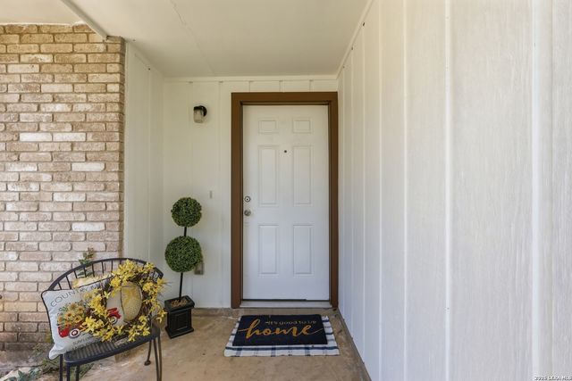 5942 CLIFF ROCK DR, San Antonio, TX 78250