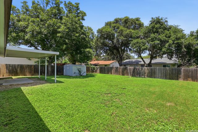 5942 CLIFF ROCK DR, San Antonio, TX 78250