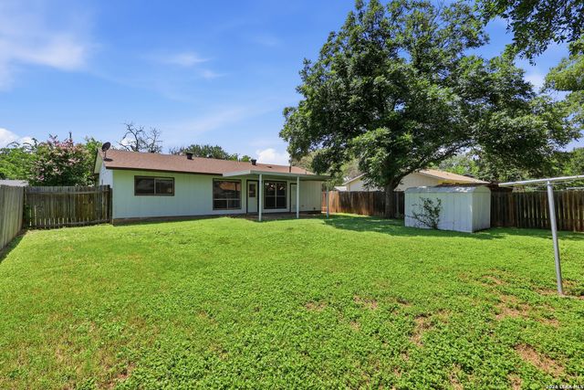 5942 CLIFF ROCK DR, San Antonio, TX 78250