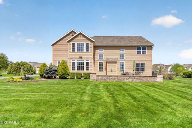 9 Lockwood Place, Colonie, NY 12189