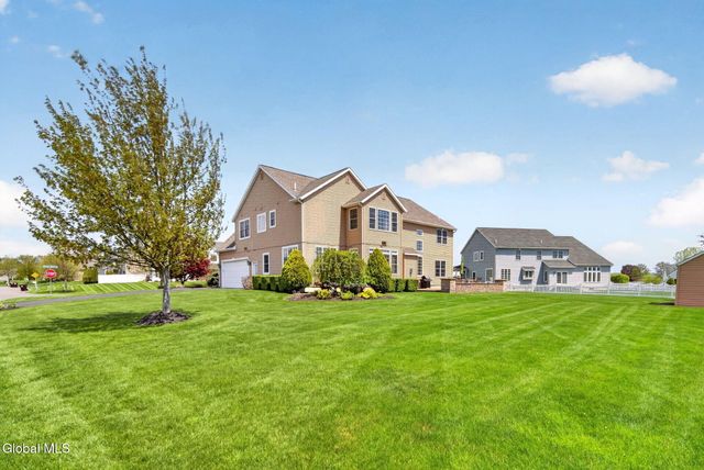 9 Lockwood Place, Colonie, NY 12189