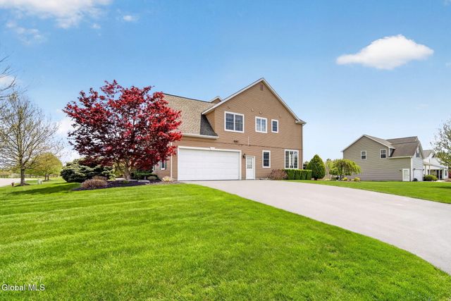 9 Lockwood Place, Colonie, NY 12189