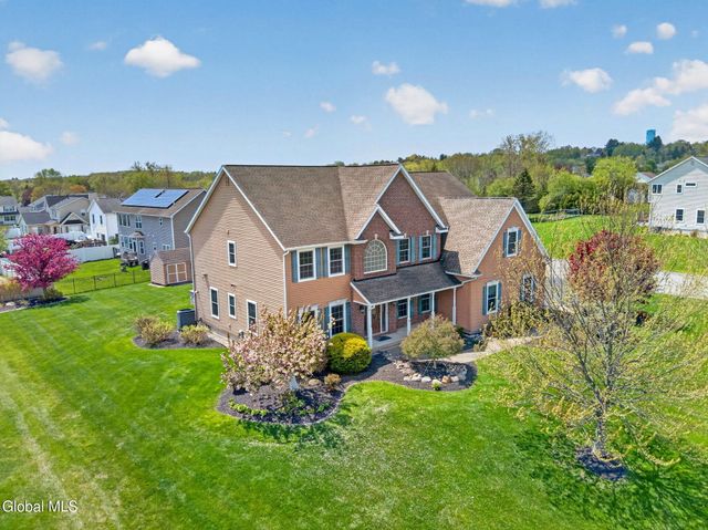 9 Lockwood Place, Colonie, NY 12189