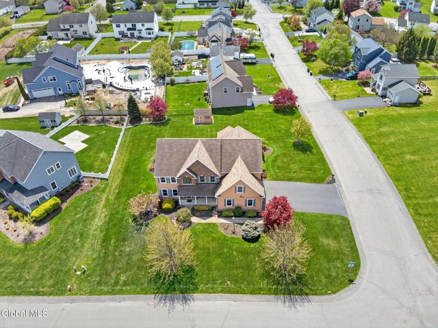 9 Lockwood Place, Colonie, NY 12189