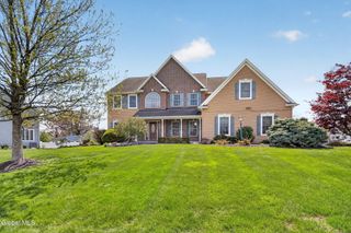 9 Lockwood Place, Colonie, NY 12189