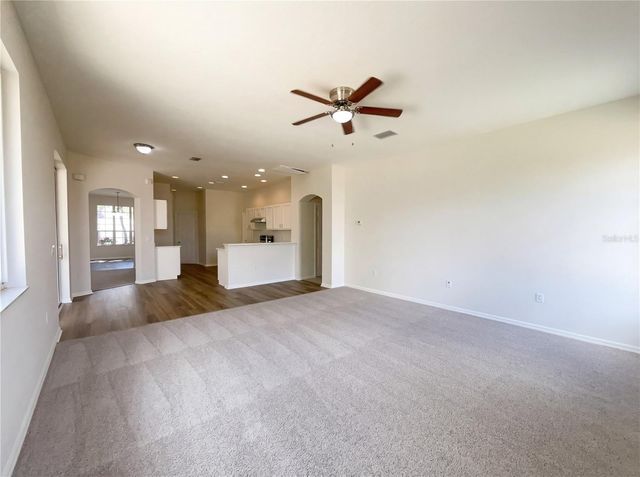 10101 KINGSBRIDGE AVENUE, Tampa, FL 33626