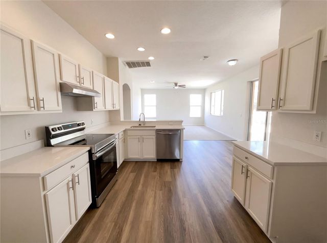 10101 KINGSBRIDGE AVENUE, Tampa, FL 33626