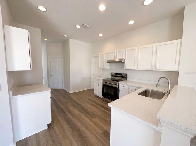 10101 KINGSBRIDGE AVENUE, Tampa, FL 33626