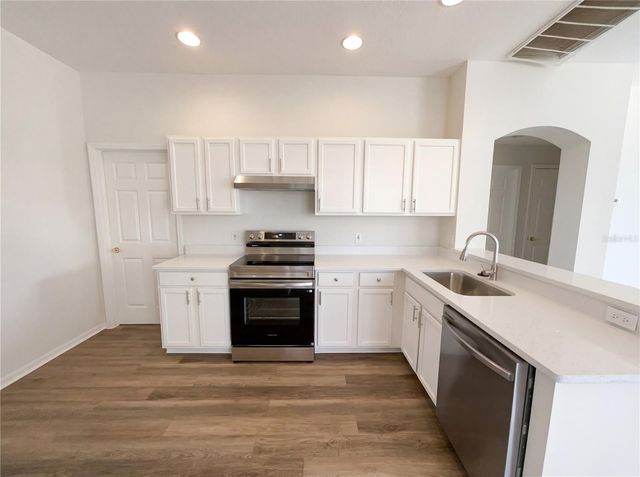 10101 KINGSBRIDGE AVENUE, Tampa, FL 33626