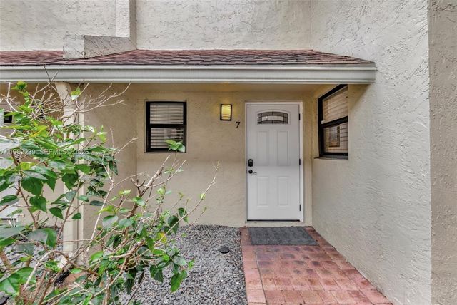 499 SE 13th St 7E, Fort Lauderdale, FL 33316