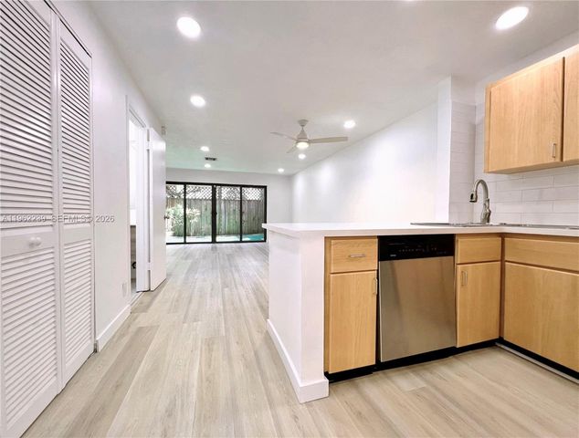499 SE 13th St 7E, Fort Lauderdale, FL 33316