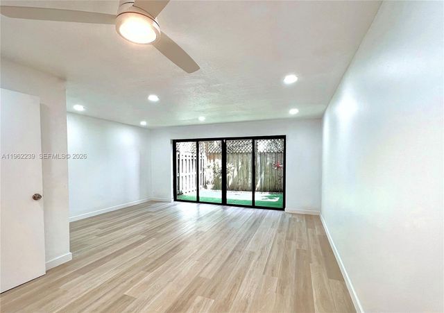 499 SE 13th St 7E, Fort Lauderdale, FL 33316