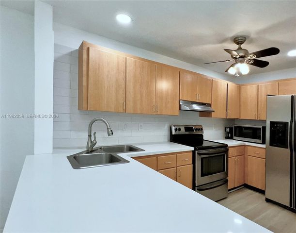 499 SE 13th St 7E, Fort Lauderdale, FL 33316