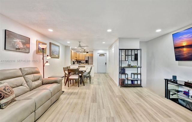 499 SE 13th St 7E, Fort Lauderdale, FL 33316