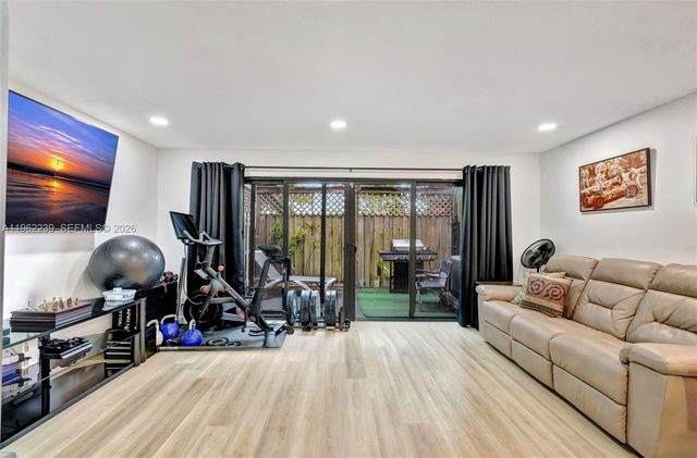 499 SE 13th St 7E, Fort Lauderdale, FL 33316