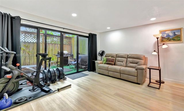 499 SE 13th St 7E, Fort Lauderdale, FL 33316