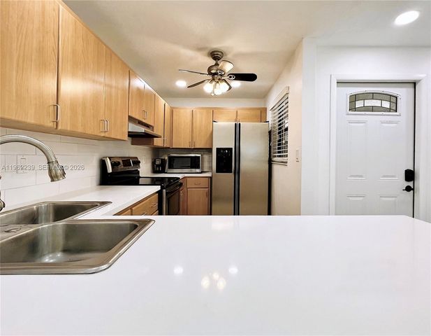 499 SE 13th St 7E, Fort Lauderdale, FL 33316