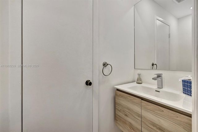 499 SE 13th St 7E, Fort Lauderdale, FL 33316