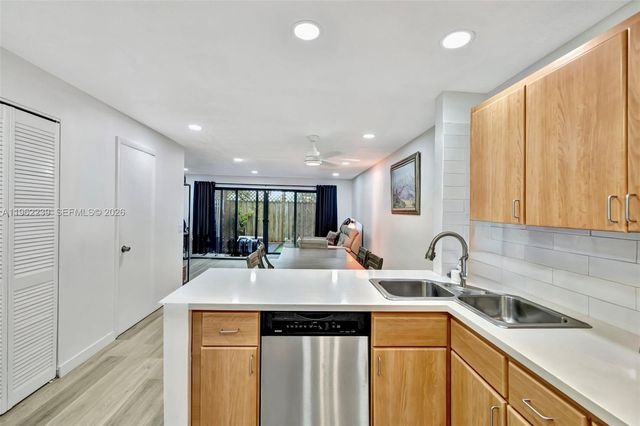 499 SE 13th St 7E, Fort Lauderdale, FL 33316