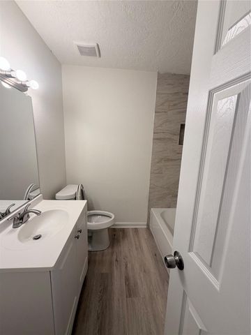 5011 Brisbane Drive, Houston, TX 77048