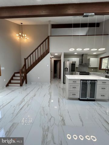 2233 VISTA CIR, East Stroudsburg, PA 18302