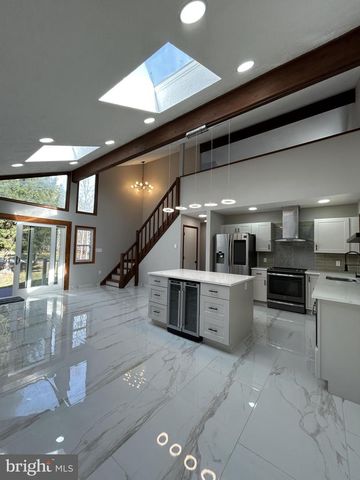 2233 VISTA CIR, East Stroudsburg, PA 18302