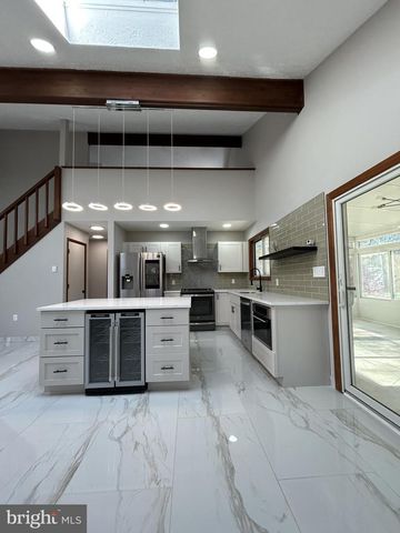 2233 VISTA CIR, East Stroudsburg, PA 18302