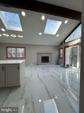 2233 VISTA CIR, East Stroudsburg, PA 18302