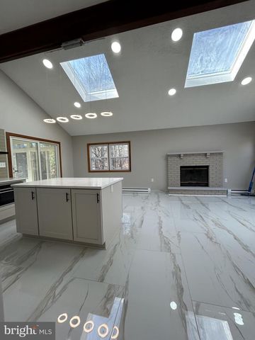 2233 VISTA CIR, East Stroudsburg, PA 18302