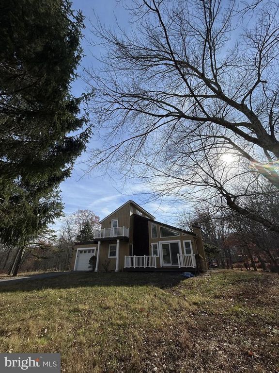 2233 VISTA CIR, East Stroudsburg, PA 18302