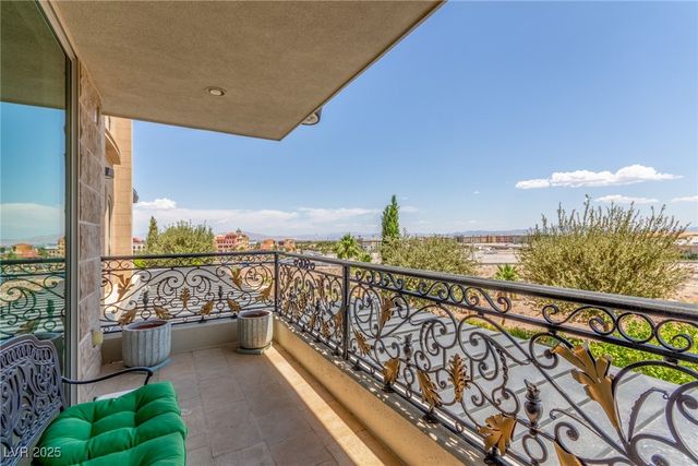 9101 Alta Drive 203, Las Vegas, NV 89145