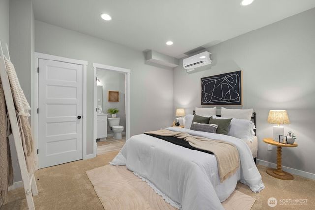 7879 S 132 Street, Seattle, WA 98178