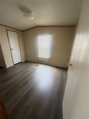 601 Clear Lake Road B, Highlands, TX 77562