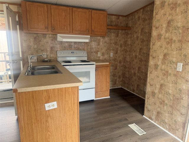 601 Clear Lake Road B, Highlands, TX 77562
