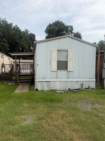 601 Clear Lake Road B, Highlands, TX 77562