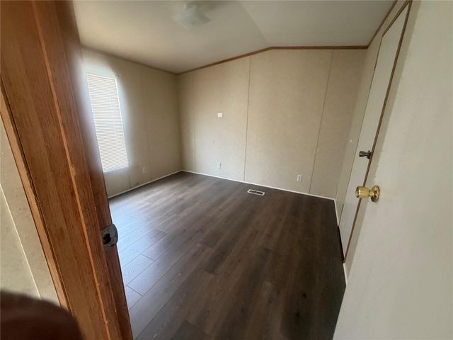 601 Clear Lake Road B, Highlands, TX 77562