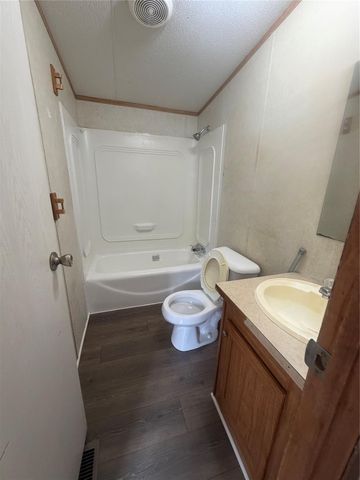 601 Clear Lake Road B, Highlands, TX 77562