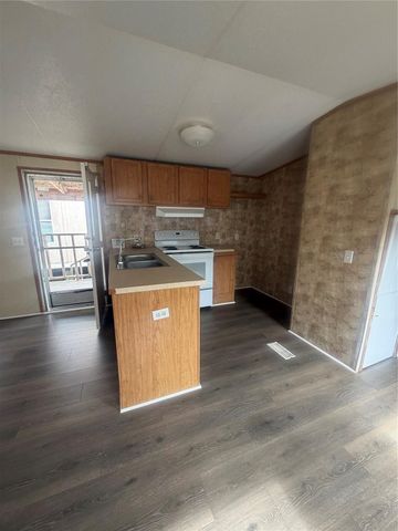 601 Clear Lake Road B, Highlands, TX 77562