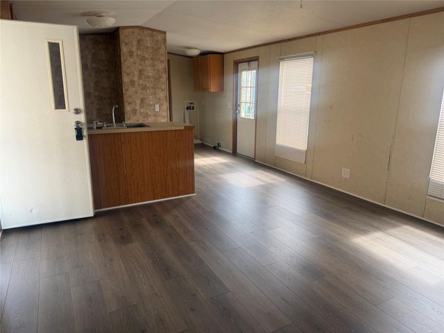 601 Clear Lake Road B, Highlands, TX 77562