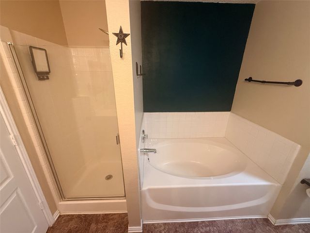 323 Valley Ridge Drive, Red Oak, TX 75154