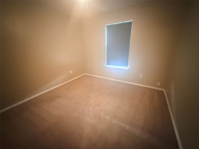 323 Valley Ridge Drive, Red Oak, TX 75154