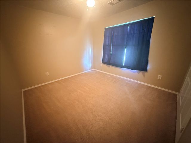 323 Valley Ridge Drive, Red Oak, TX 75154