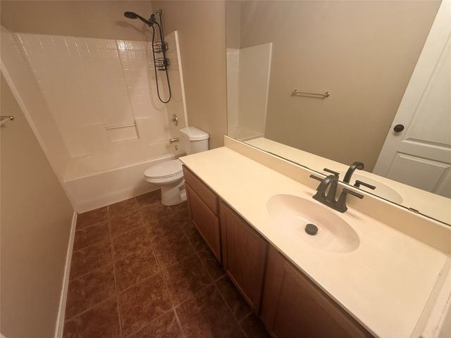 323 Valley Ridge Drive, Red Oak, TX 75154