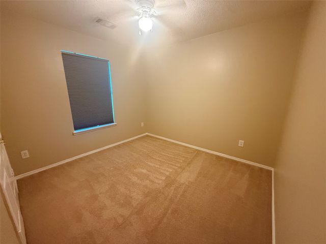 323 Valley Ridge Drive, Red Oak, TX 75154