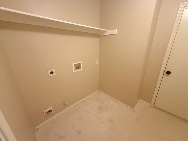 323 Valley Ridge Drive, Red Oak, TX 75154