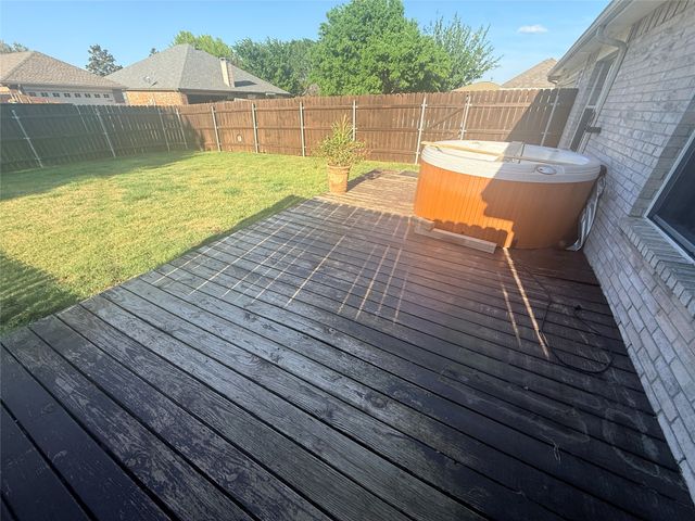 323 Valley Ridge Drive, Red Oak, TX 75154